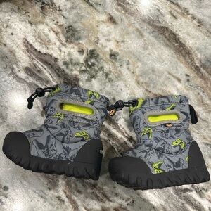 Baby BOGS  size 4 snow boots